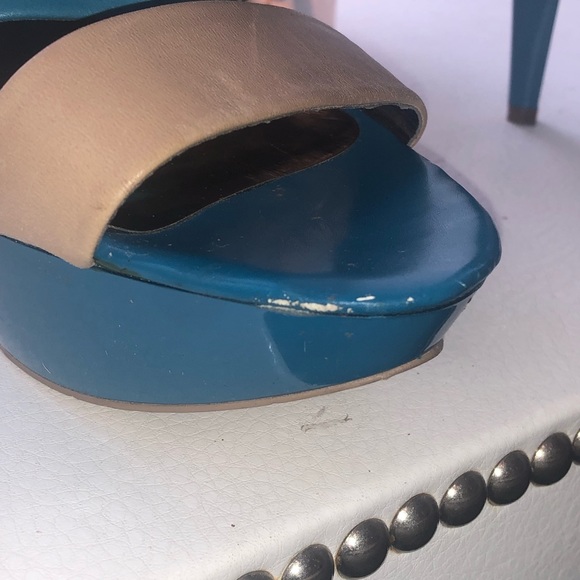 Carlos Santana Turquoise and tan stacked 4 inch heel - Picture 3 of 5